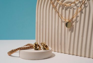 The Magic of Parisian Jewelry: A Guide to Jewelry Stores for Travelers