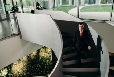 Optimizing Corporate Expense Management with a Multilevel Card System