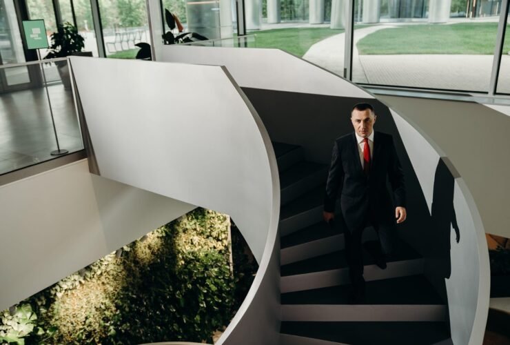 Optimizing Corporate Expense Management with a Multilevel Card System